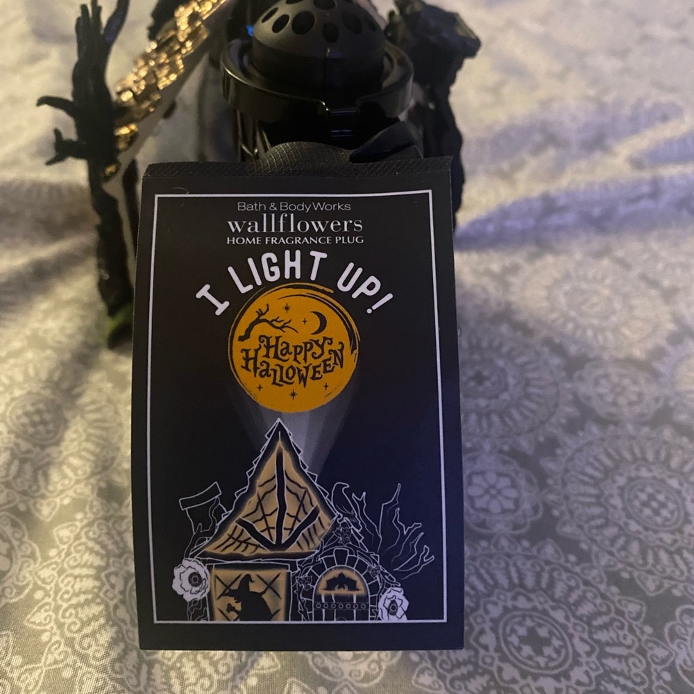 NEW BBW Projector Witches Cottage Wallflower Plug 2022 Halloween Limited Edition - Picture 5 of 10